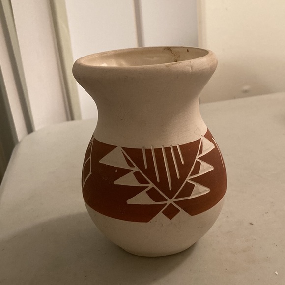 1984 Sioux Pottery Artist Marie Black Tail Deer Rapid City South Dakota Pottery - Picture 3 of 6